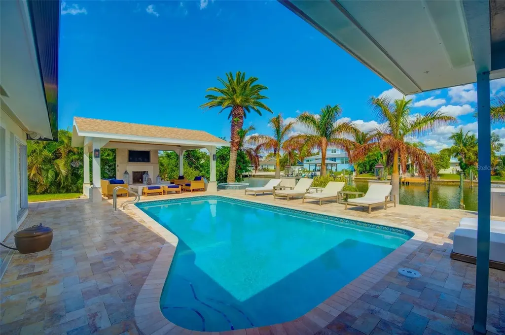 807 Snug Island Clearwater FL 33767