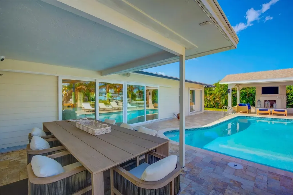 807 Snug Island Clearwater FL 33767