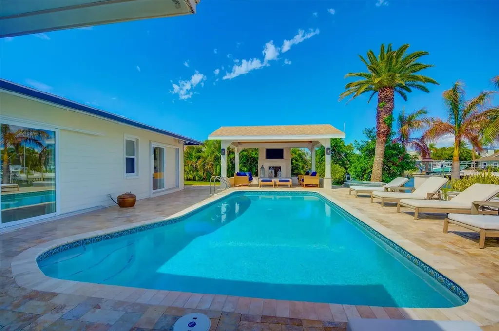807 Snug Island Clearwater FL 33767