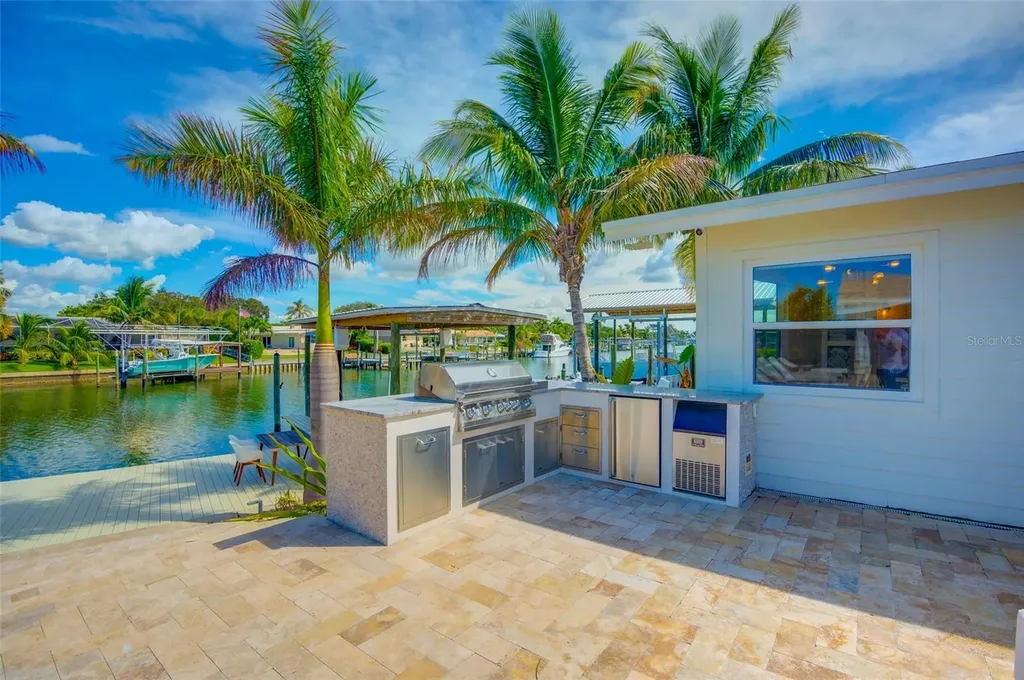 807 Snug Island Clearwater FL 33767