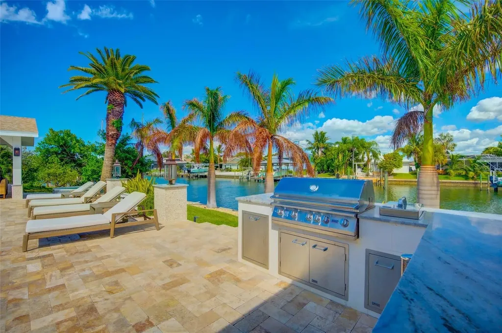 807 Snug Island Clearwater FL 33767