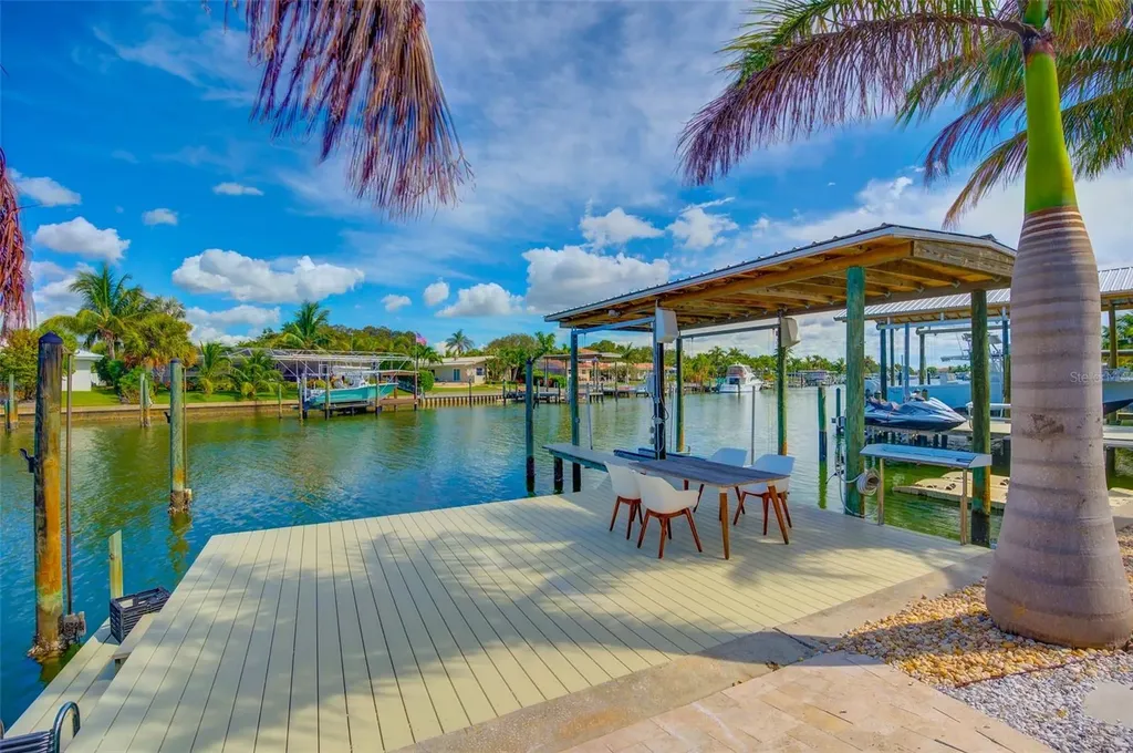 807 Snug Island Clearwater FL 33767