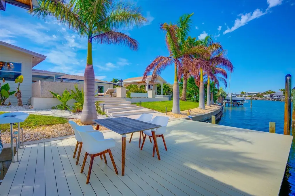 807 Snug Island Clearwater FL 33767