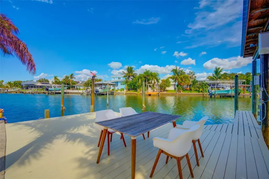 807 Snug Island Clearwater FL 33767