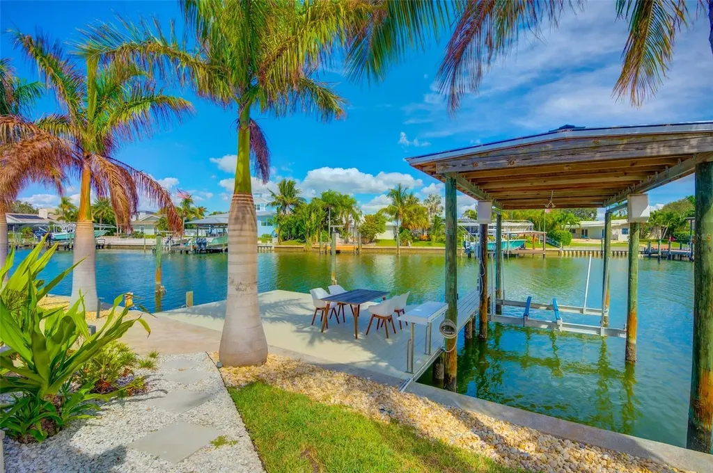 807 Snug Island Clearwater FL 33767