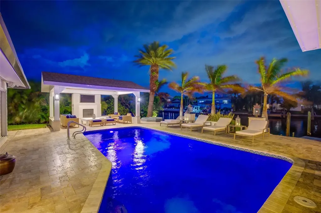 807 Snug Island Clearwater FL 33767