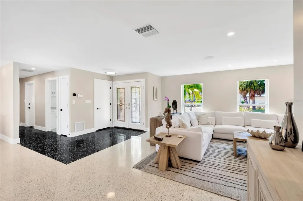 807 Snug Island Clearwater FL 33767