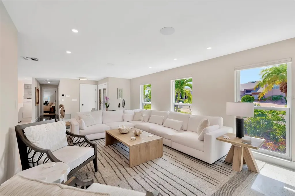 807 Snug Island Clearwater FL 33767