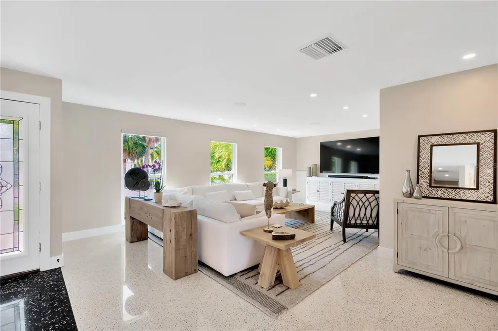807 Snug Island Clearwater FL 33767