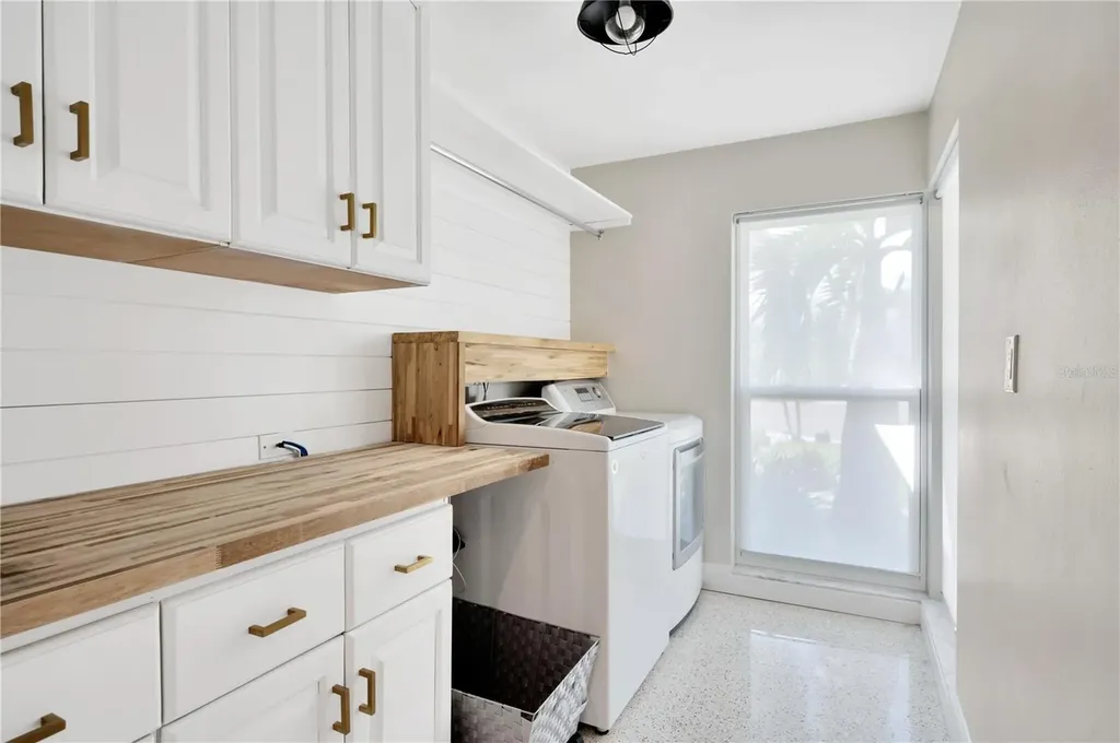 807 Snug Island Clearwater FL 33767