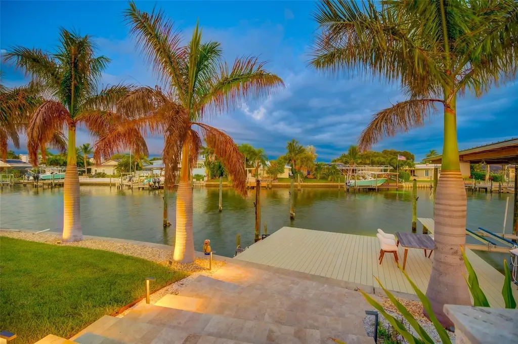 807 Snug Island Clearwater FL 33767