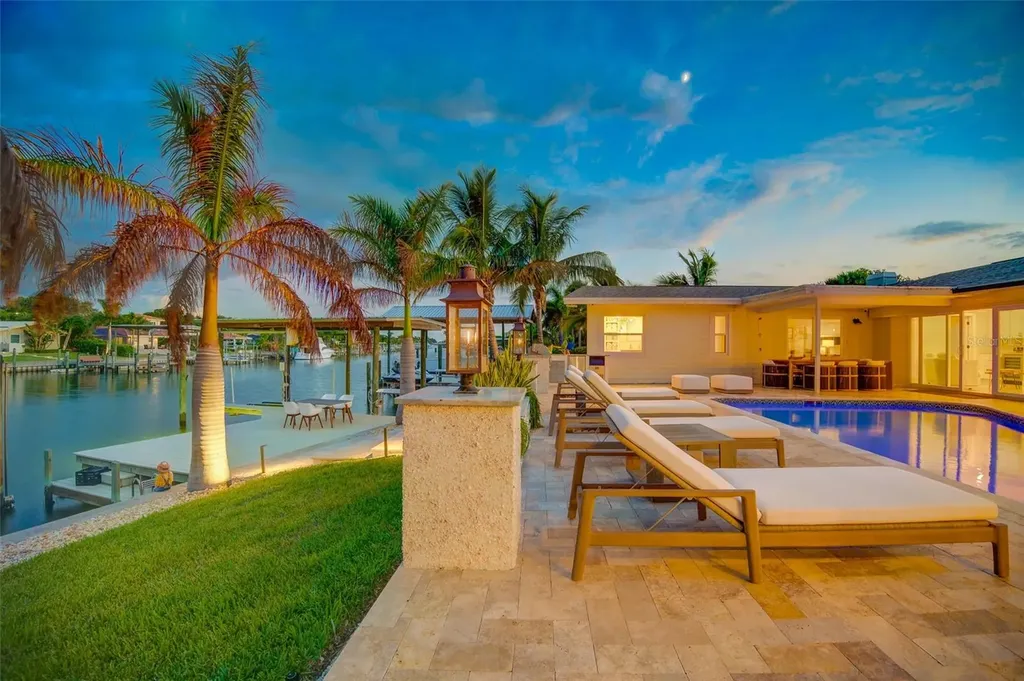 807 Snug Island Clearwater FL 33767