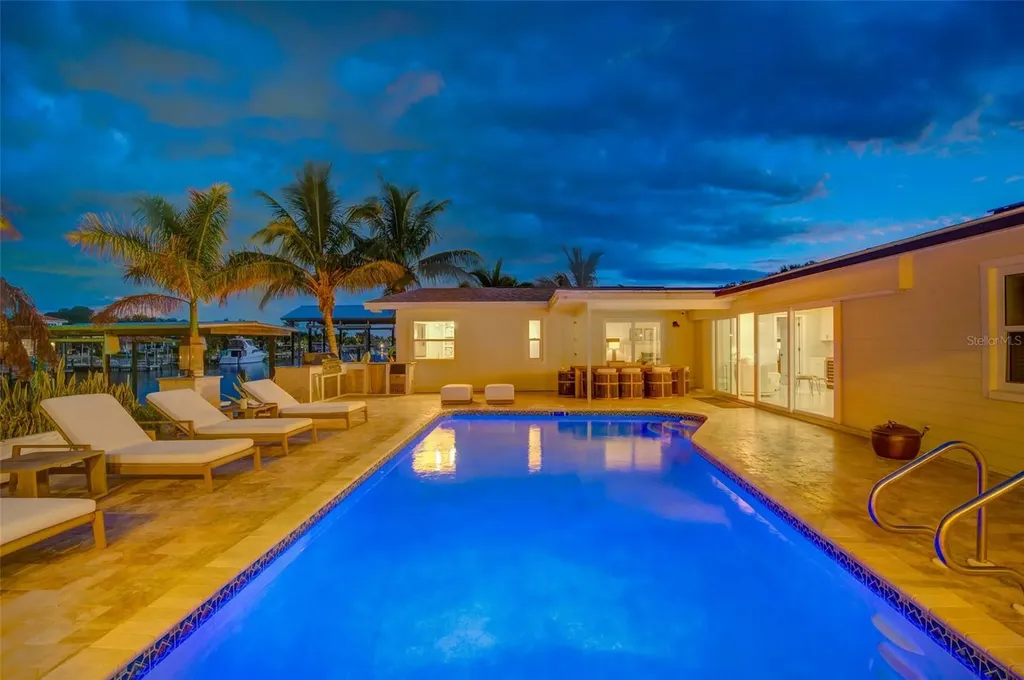 807 Snug Island Clearwater FL 33767