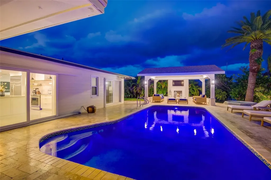 807 Snug Island Clearwater FL 33767