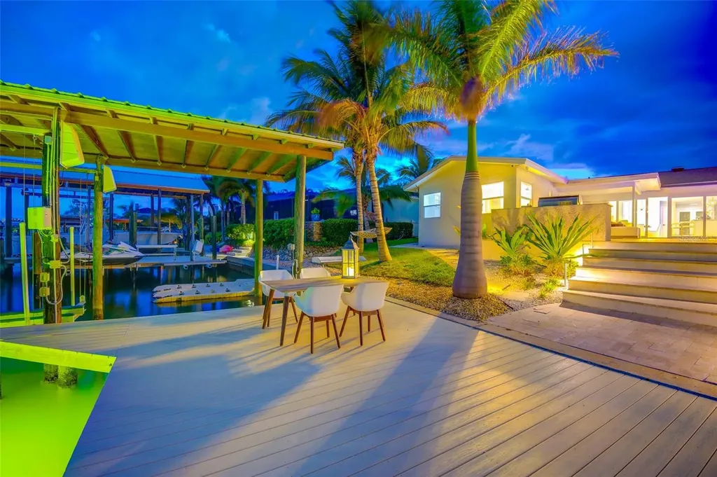 807 Snug Island Clearwater FL 33767