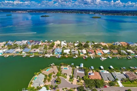 807 Snug Island Clearwater FL 33767