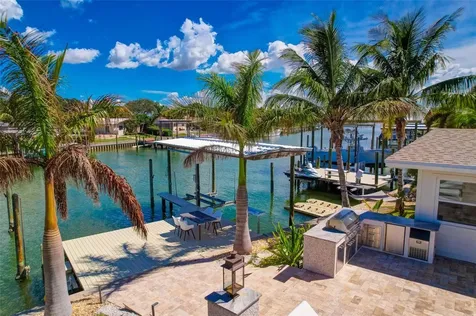 807 Snug Island Clearwater FL 33767