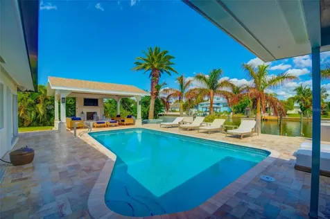807 Snug Island Clearwater FL 33767