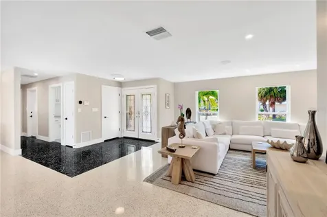 807 Snug Island Clearwater FL 33767