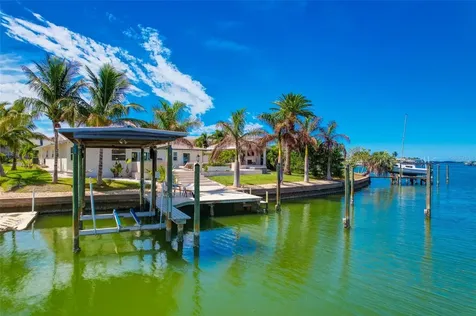 807 Snug Island Clearwater FL 33767