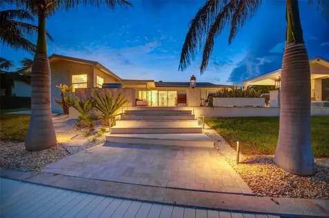 807 Snug Island Clearwater FL 33767