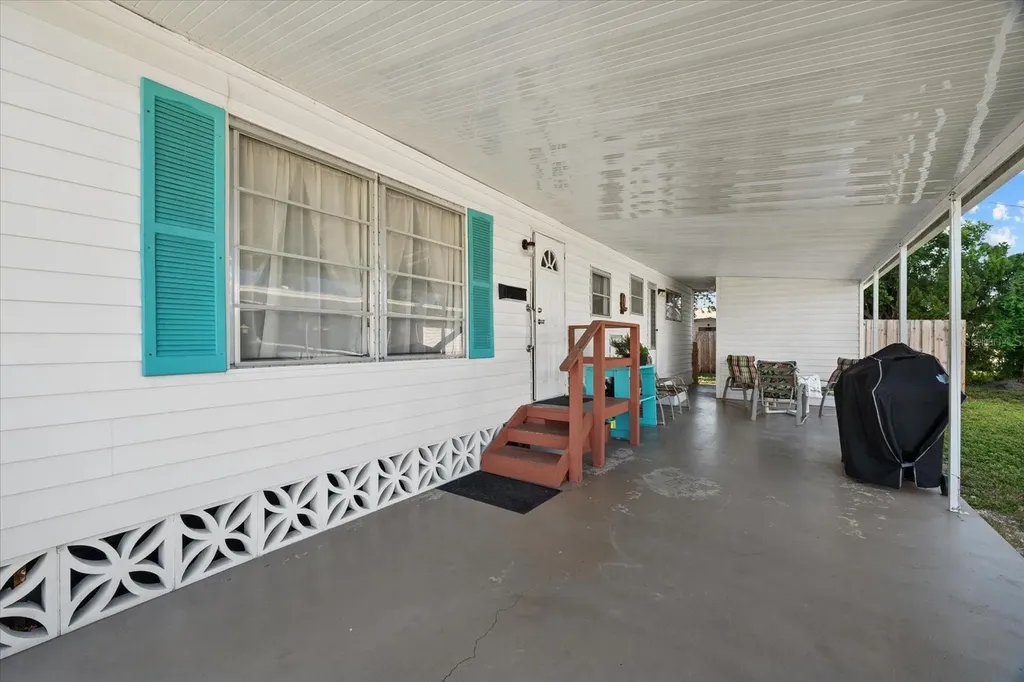 404 49th Avenue Drive W Bradenton FL 34207