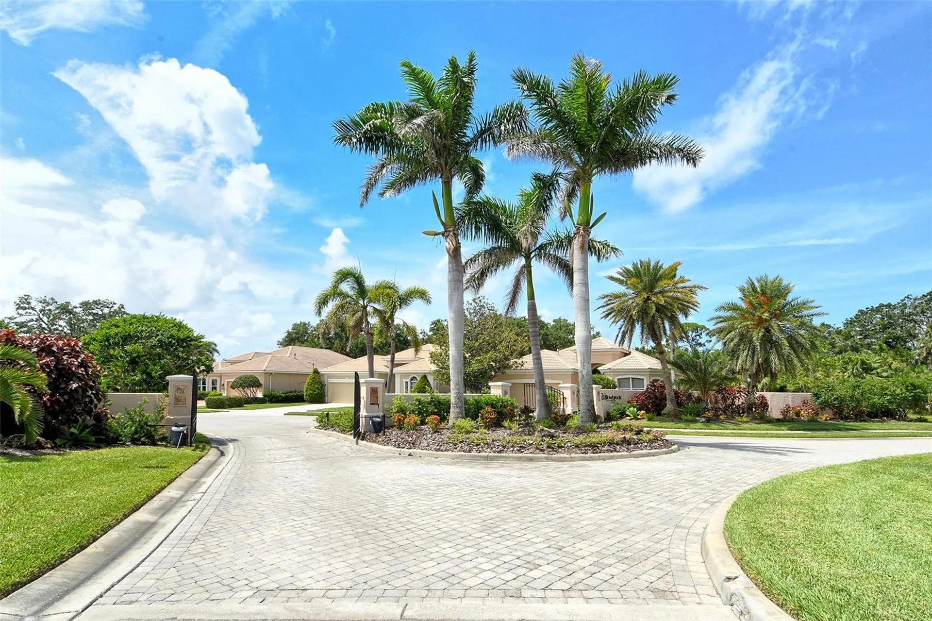 9032 Willow Brook Drive Sarasota FL 34238
