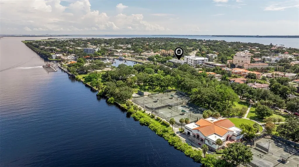 90 Columbia Drive Tampa FL 33606