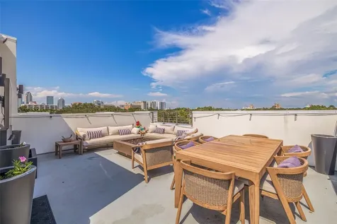 90 Columbia Drive Tampa FL 33606