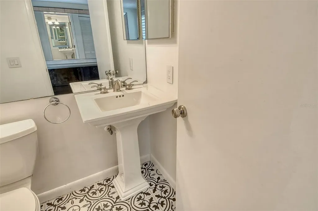 1473 Landings Circle Sarasota FL 34231