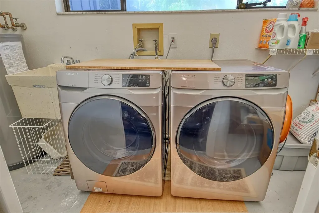 1473 Landings Circle Sarasota FL 34231