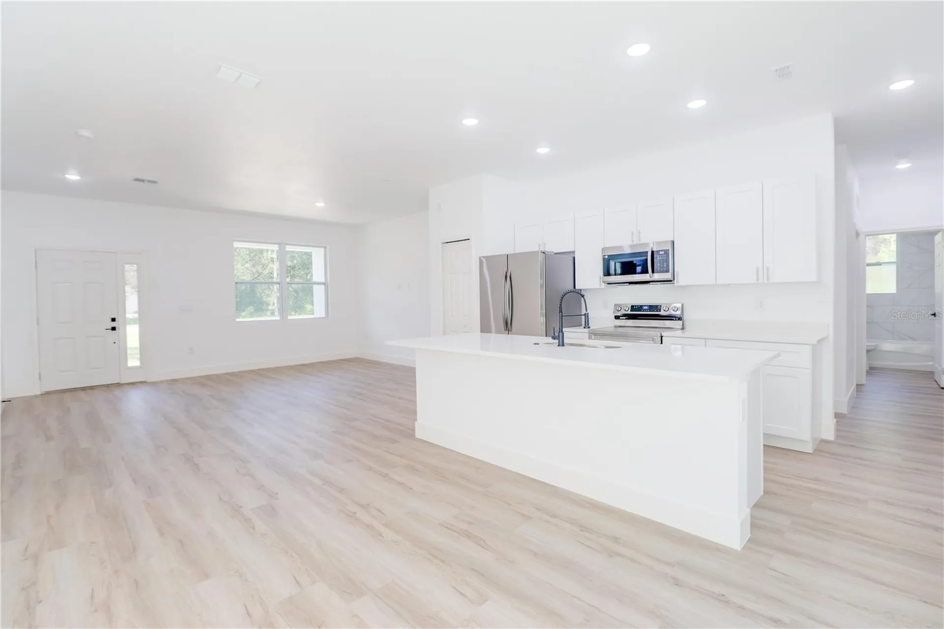 125 Fisher Way Ocklawaha FL 32179