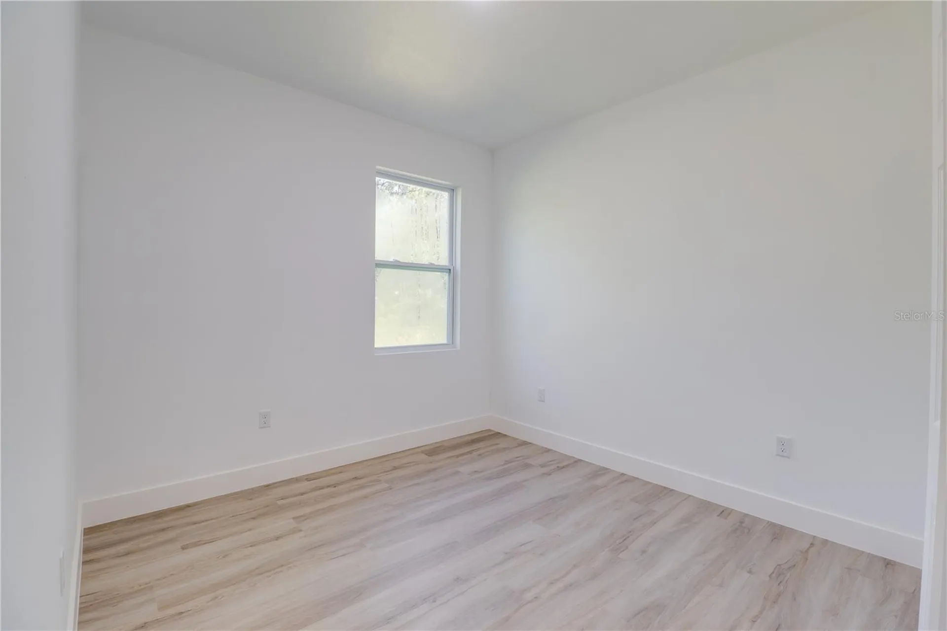 125 Fisher Way Ocklawaha FL 32179