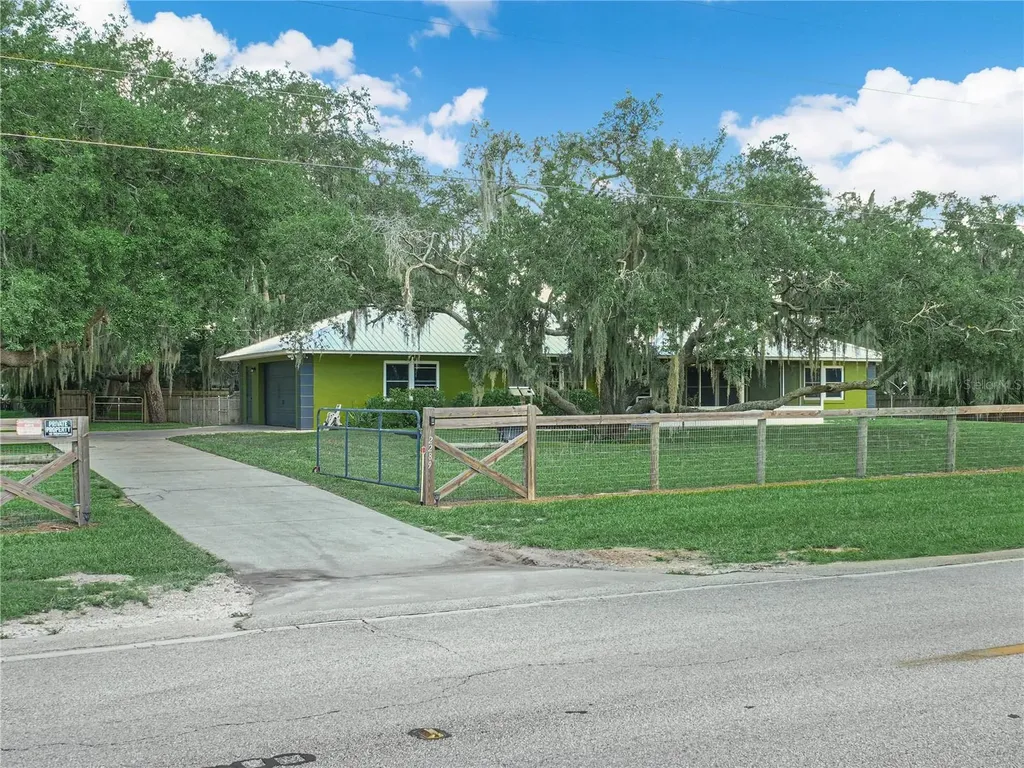 2289 Walk In Water Road Lake Wales FL 33898