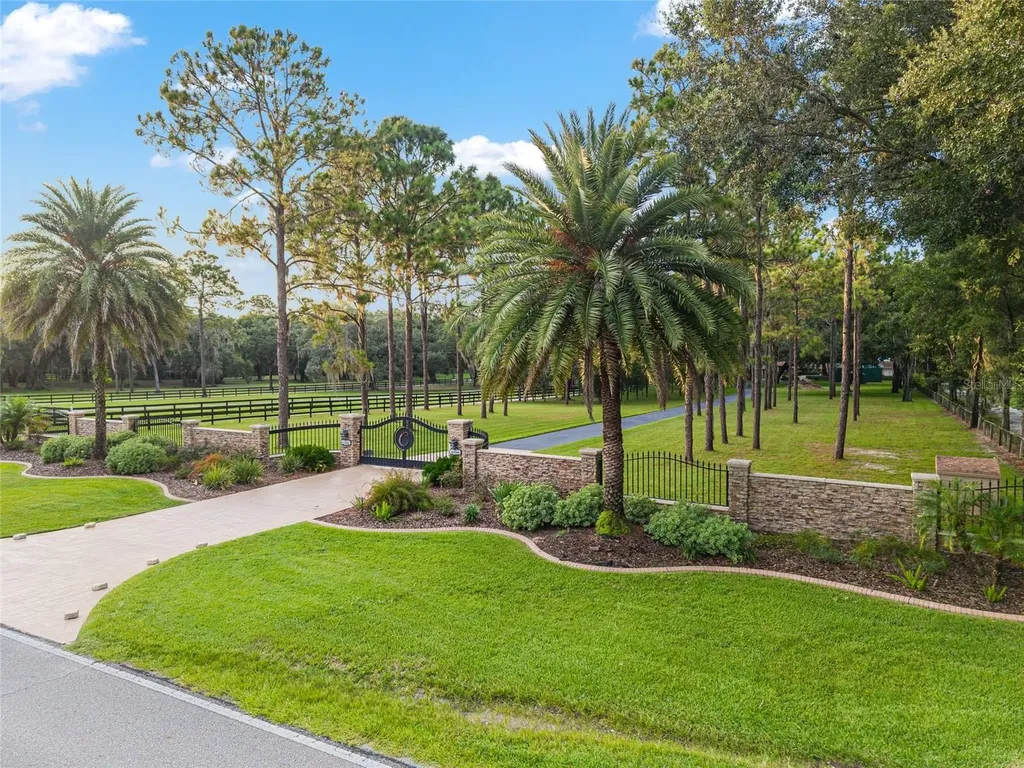 10745 SE Sunset Harbor Road Summerfield FL 34491