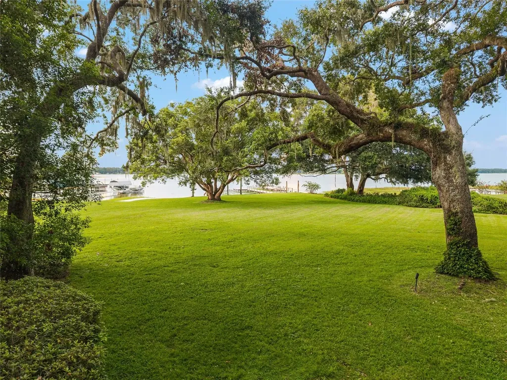 10745 SE Sunset Harbor Road Summerfield FL 34491