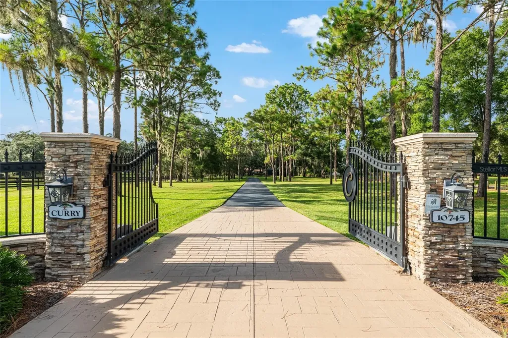 10745 SE Sunset Harbor Road Summerfield FL 34491