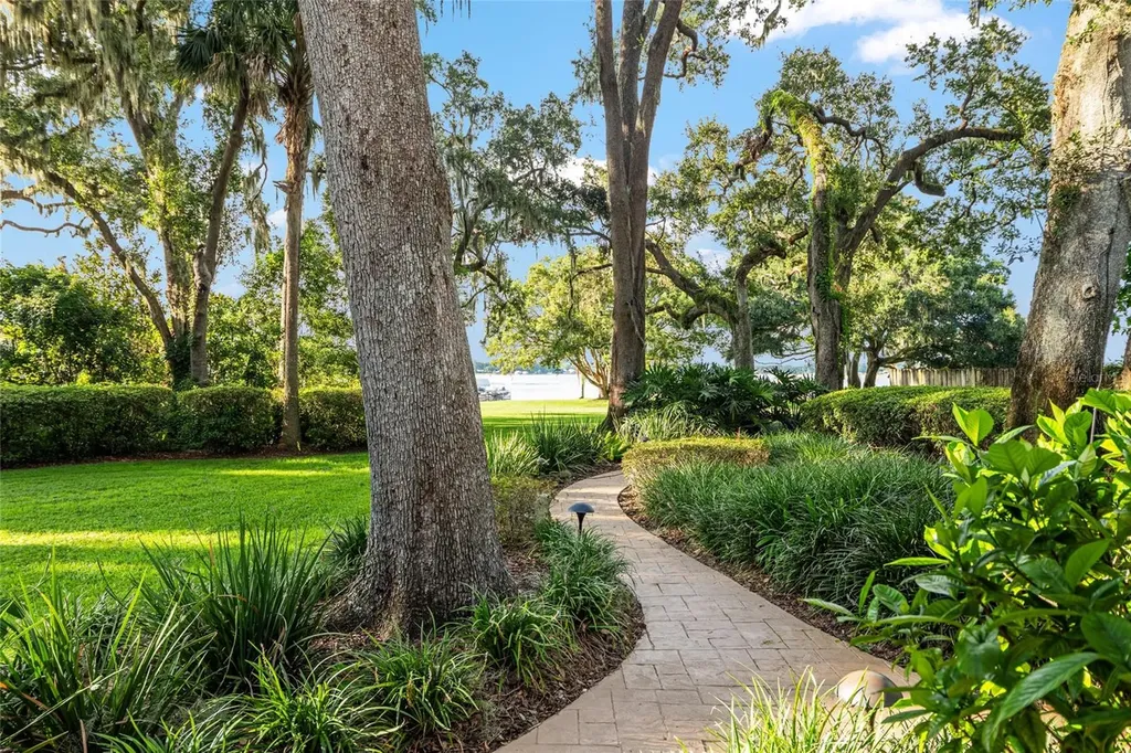 10745 SE Sunset Harbor Road Summerfield FL 34491