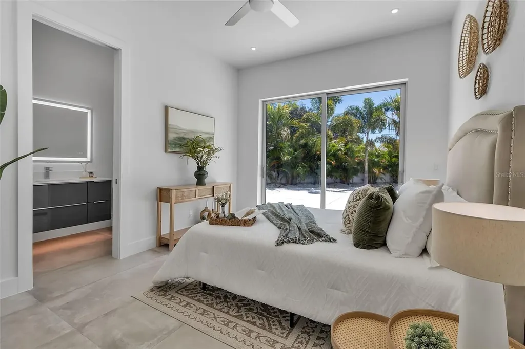 2534 Grove Street Sarasota FL 34239