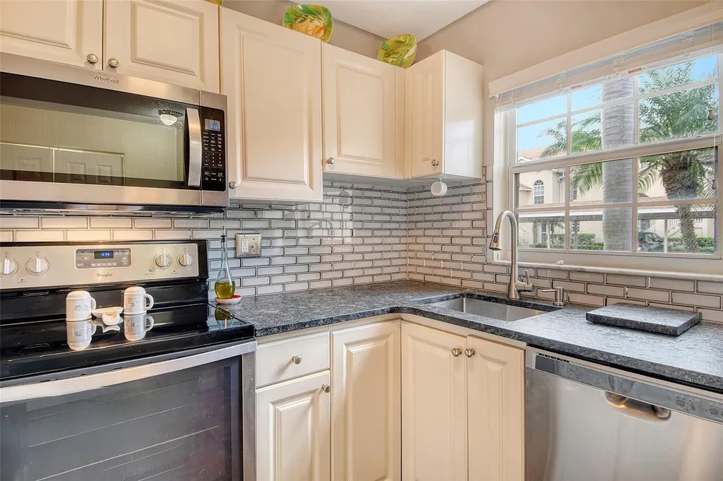 4235 Castlebridge Lane Sarasota FL 34238