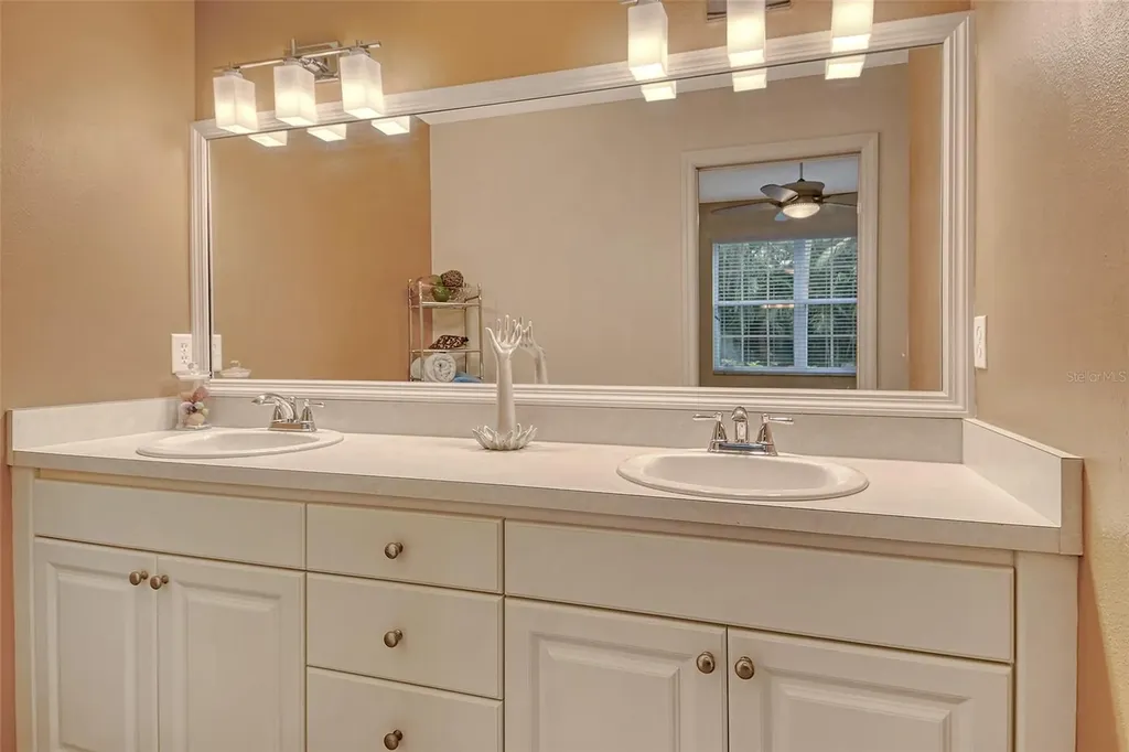 4235 Castlebridge Lane Sarasota FL 34238