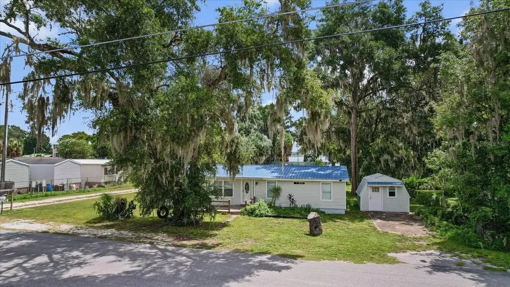 1955 Cr 439c Lake Panasoffkee FL 33538