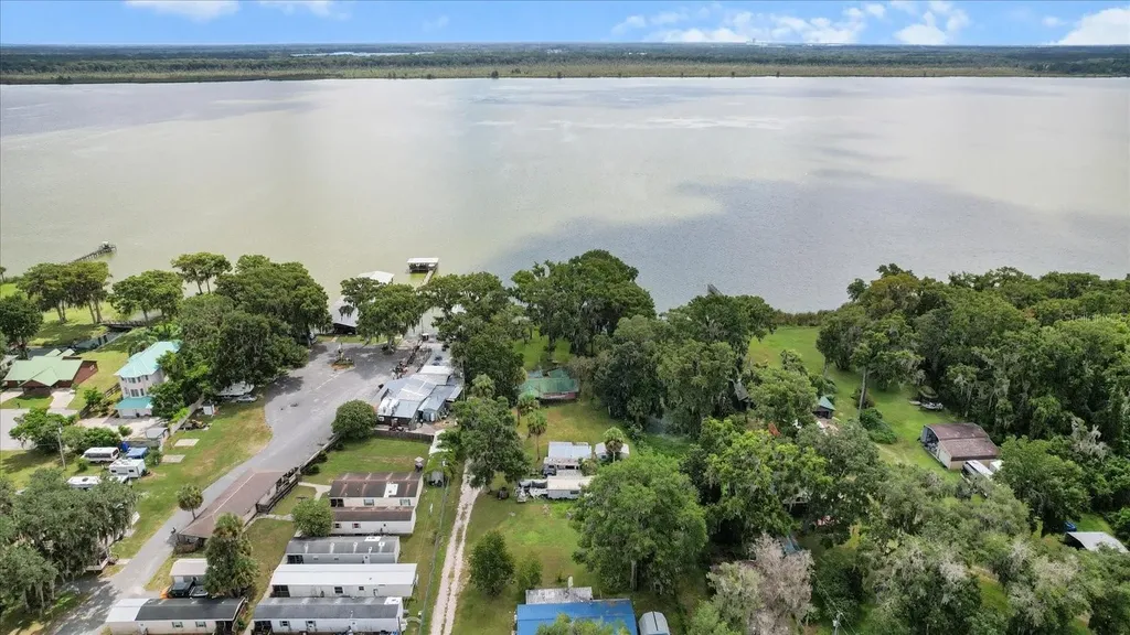 1955 Cr 439c Lake Panasoffkee FL 33538