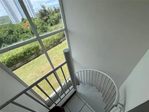 Cond. Vista Real Edif. 4 Fajardo PR 00738