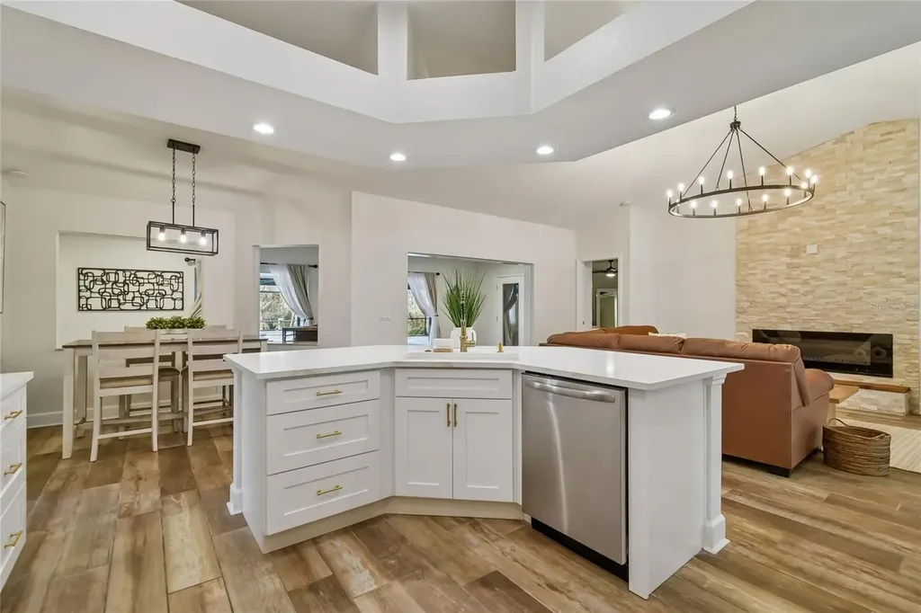 2513 N Valrico Road Seffner FL 33584