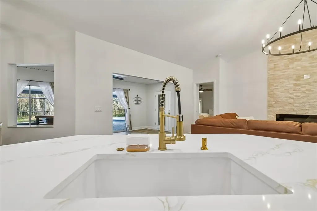 2513 N Valrico Road Seffner FL 33584