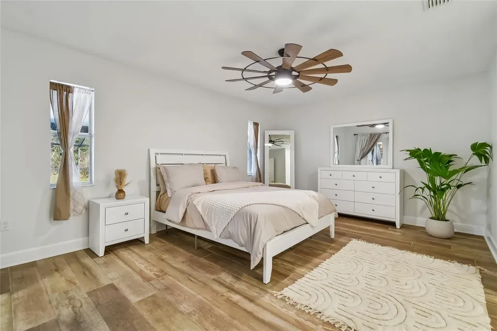 2513 N Valrico Road Seffner FL 33584