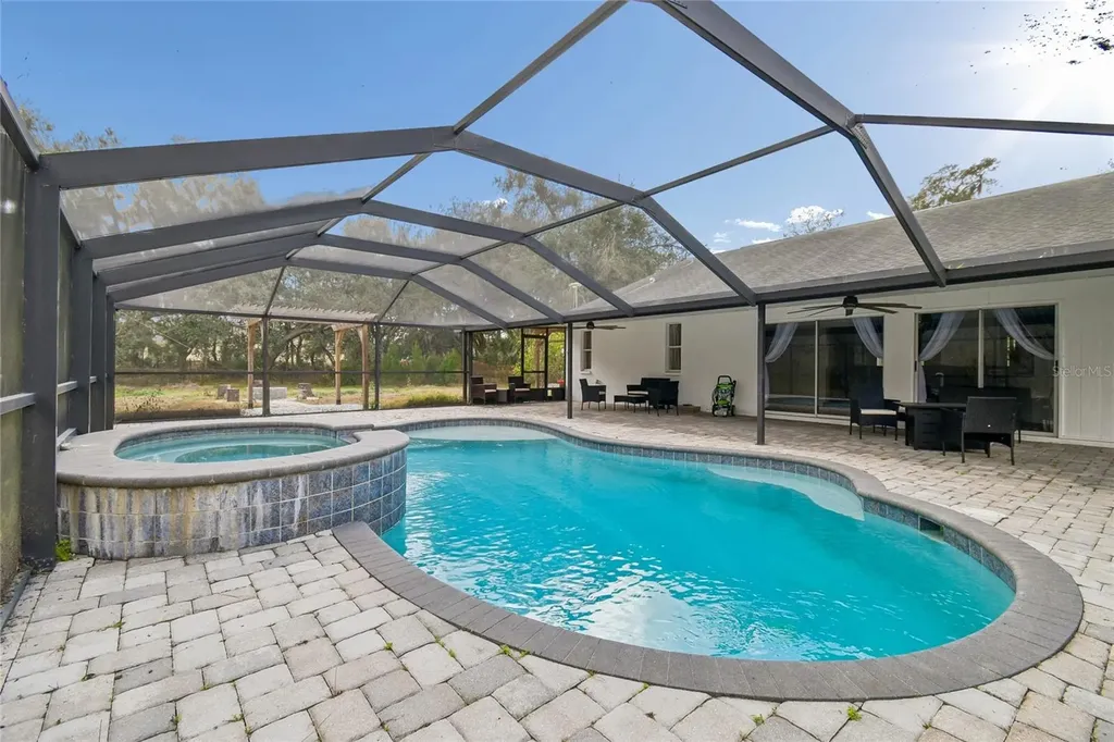 2513 N Valrico Road Seffner FL 33584