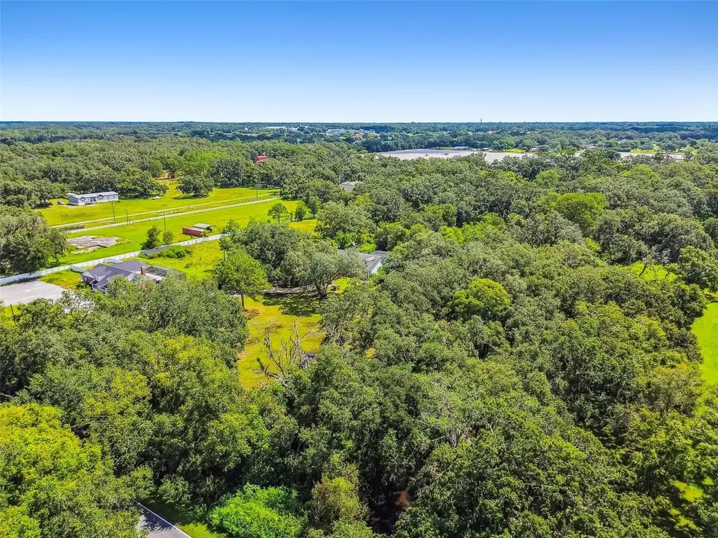 2513 N Valrico Road Seffner FL 33584
