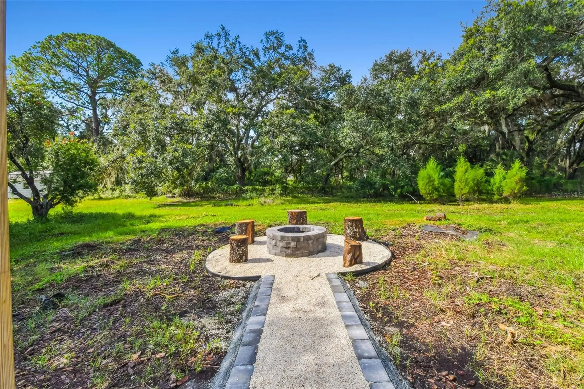 2513 N Valrico Road Seffner FL 33584